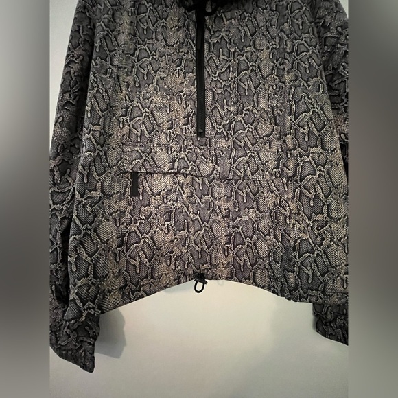 Good American BOA ANORAK Crop Hoodie - Picture 6 of 16
